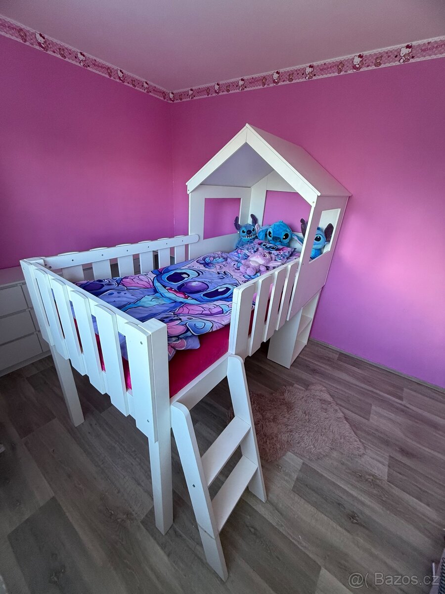 Dětská postel domeček