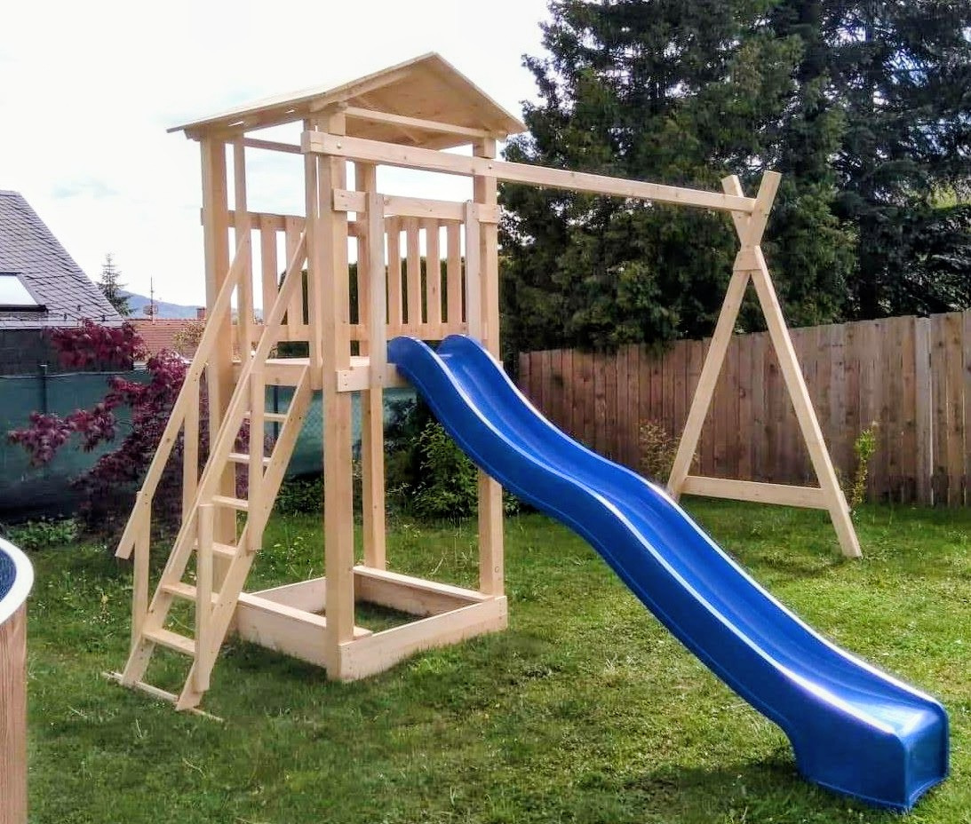 Dřevěné dětské hřiště