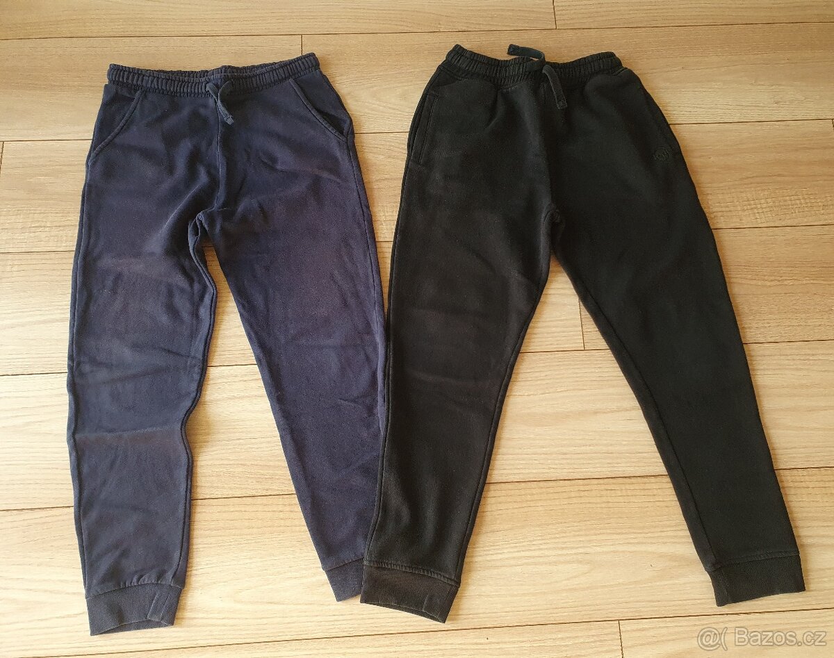 2x chlapecké tepláky velikost 152-158