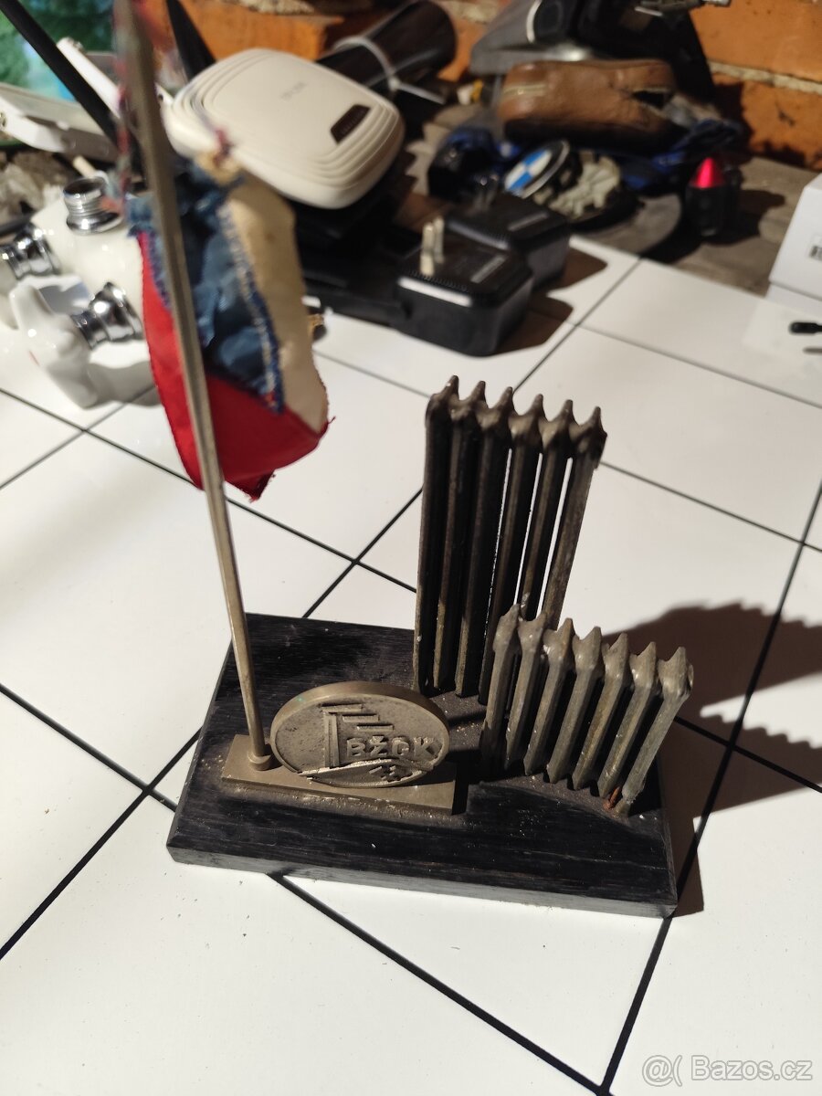 Pamětní předmět BŽGK s vlaječkou (retro)