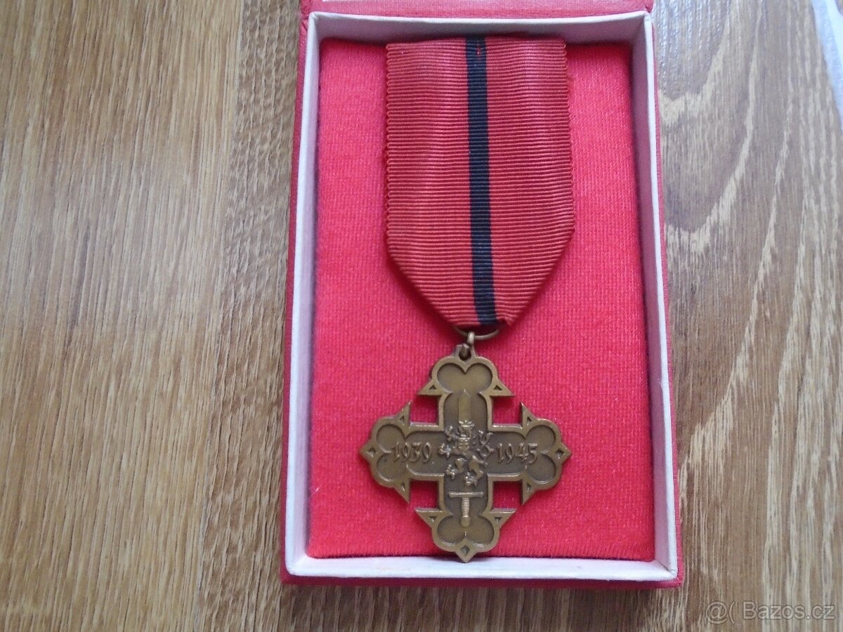 VYZNAMENÁNÍ ČR OBCE DOBROVOLECKÉ 1939-45 DEKRETEM