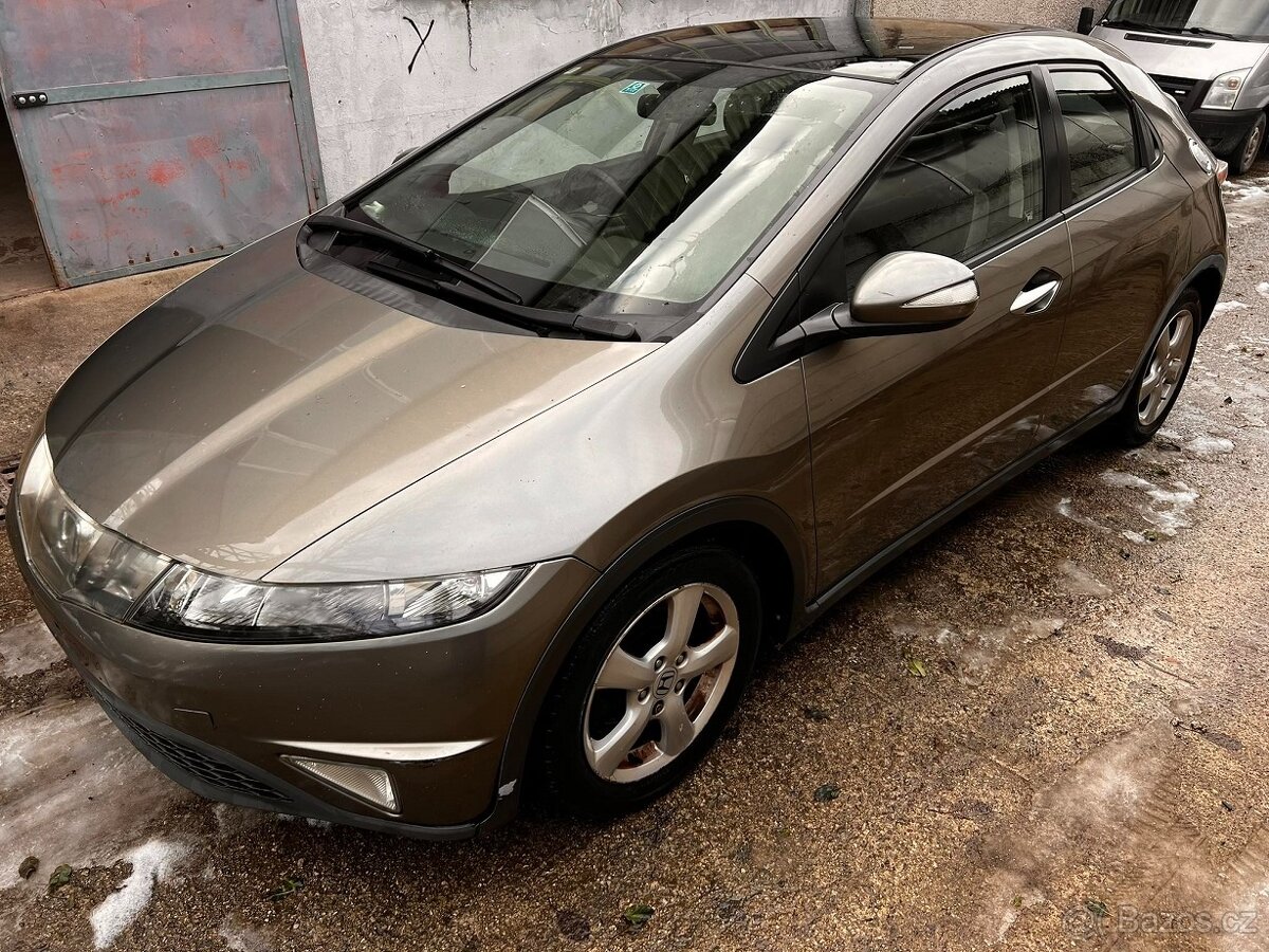 rozprodam diely na honda civic 8g 1.8 benzin VTEC 103kw 2008