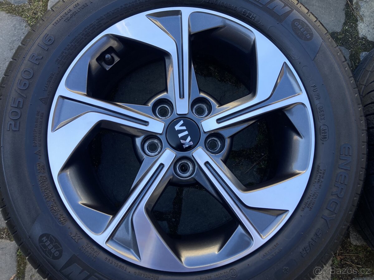 Alu kola KIA X-CEED 16" 5x114,3 ET40 - letní pneu 205/60R16