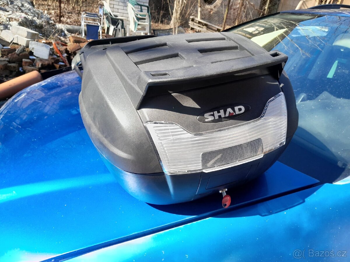 SHAD SH40 kufr na motorku včetně držáku