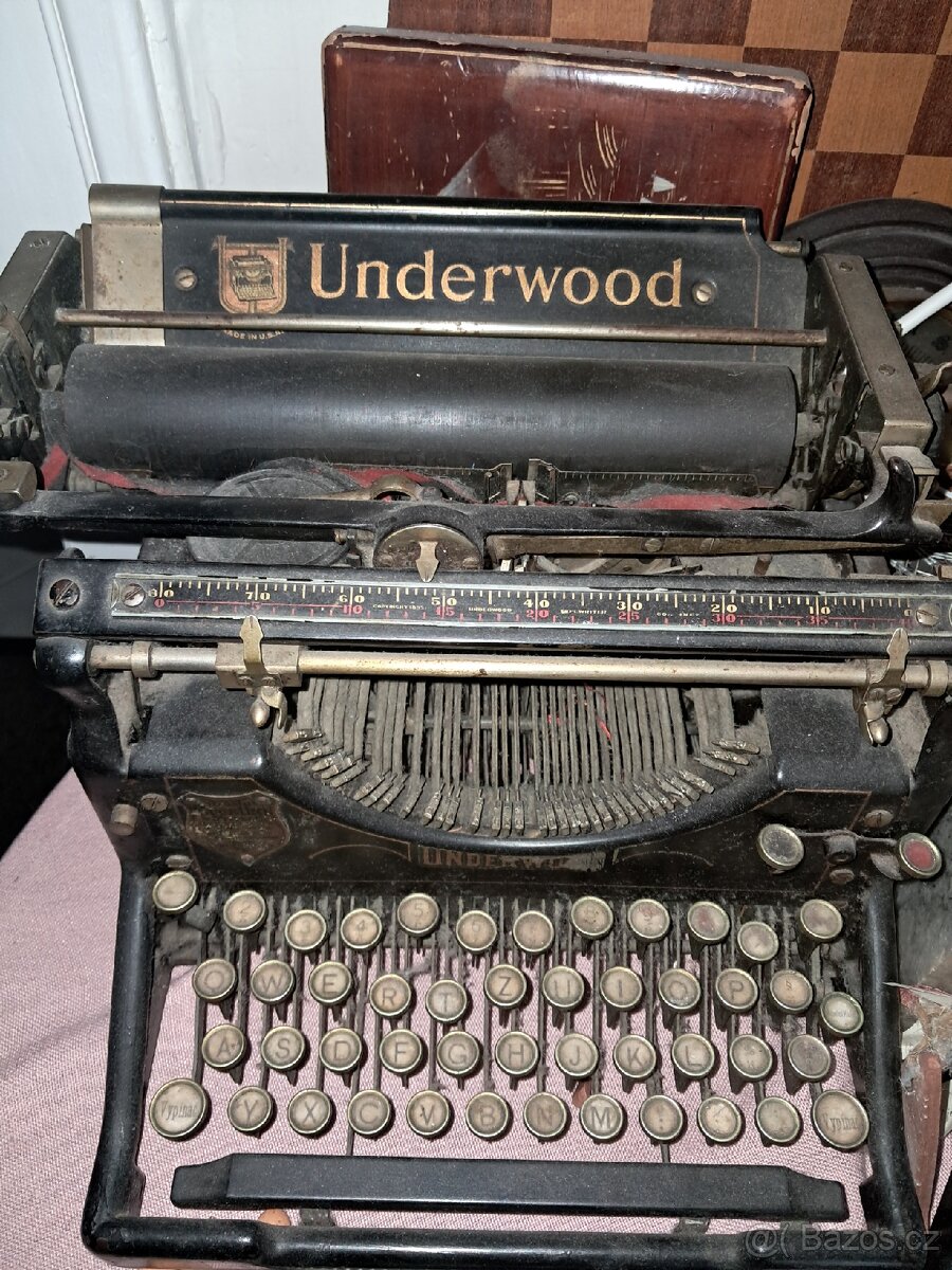 Retro psací stroj Underword