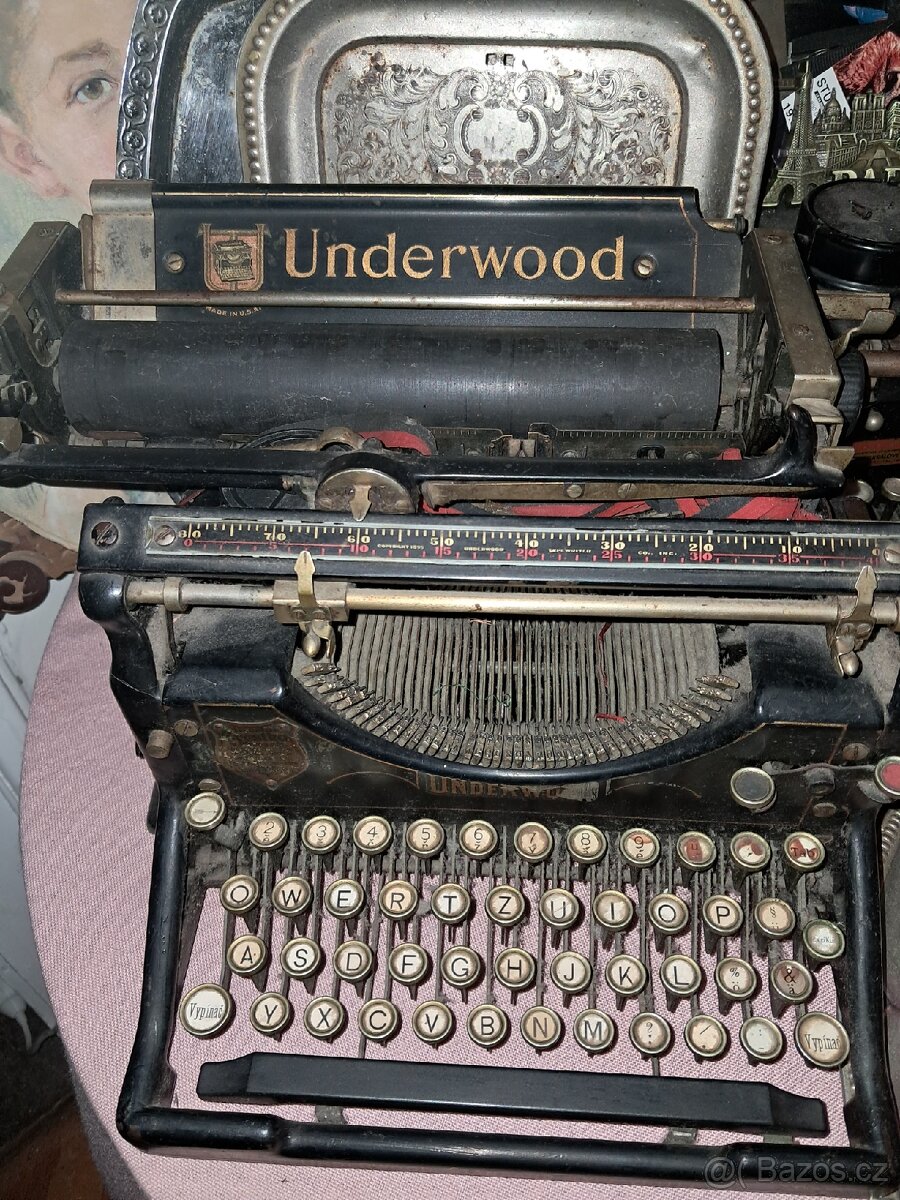 Retro psací stroj Underword
