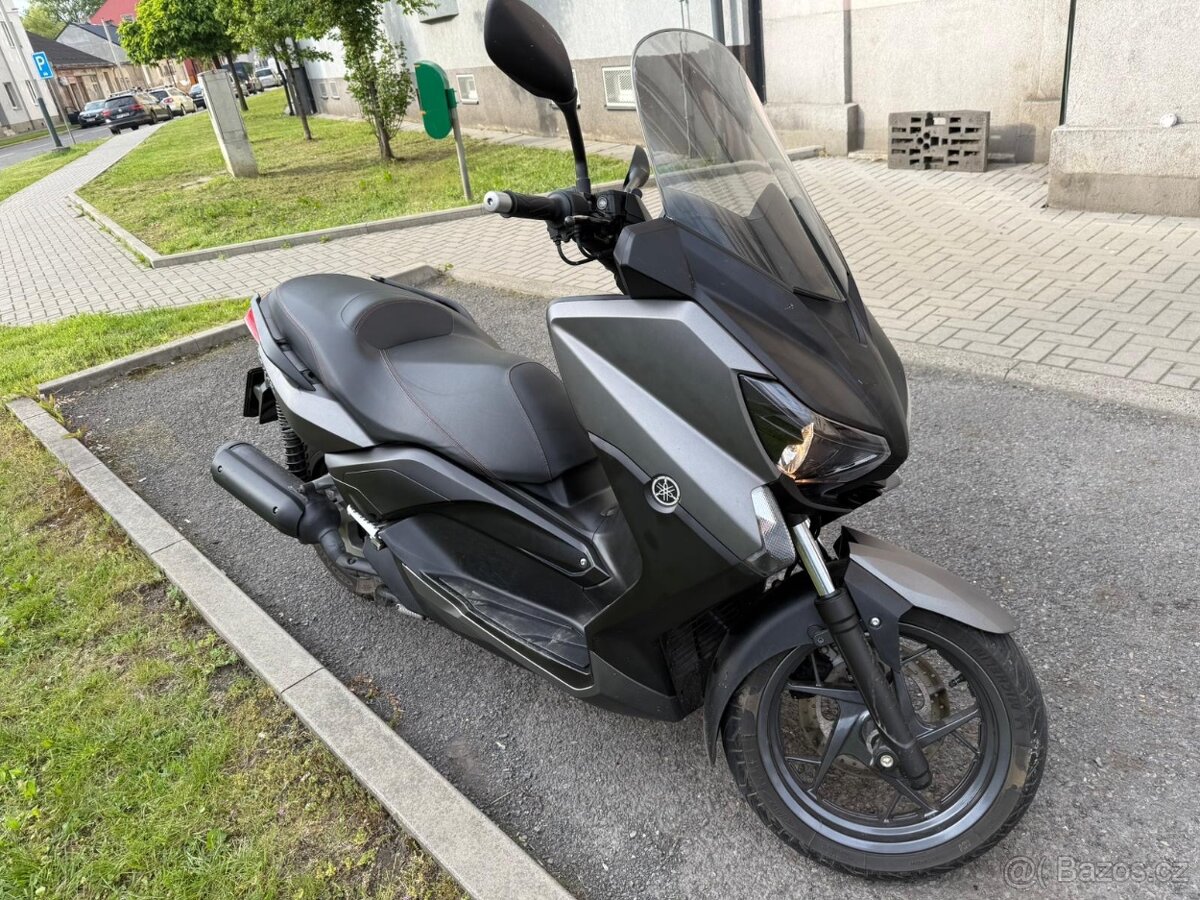 Yamaha XMAX 125 (r.v. 2016) - najeto pouze 3800km