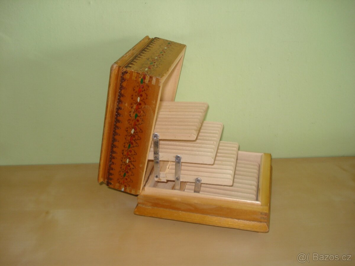 Krabička na cigarety.