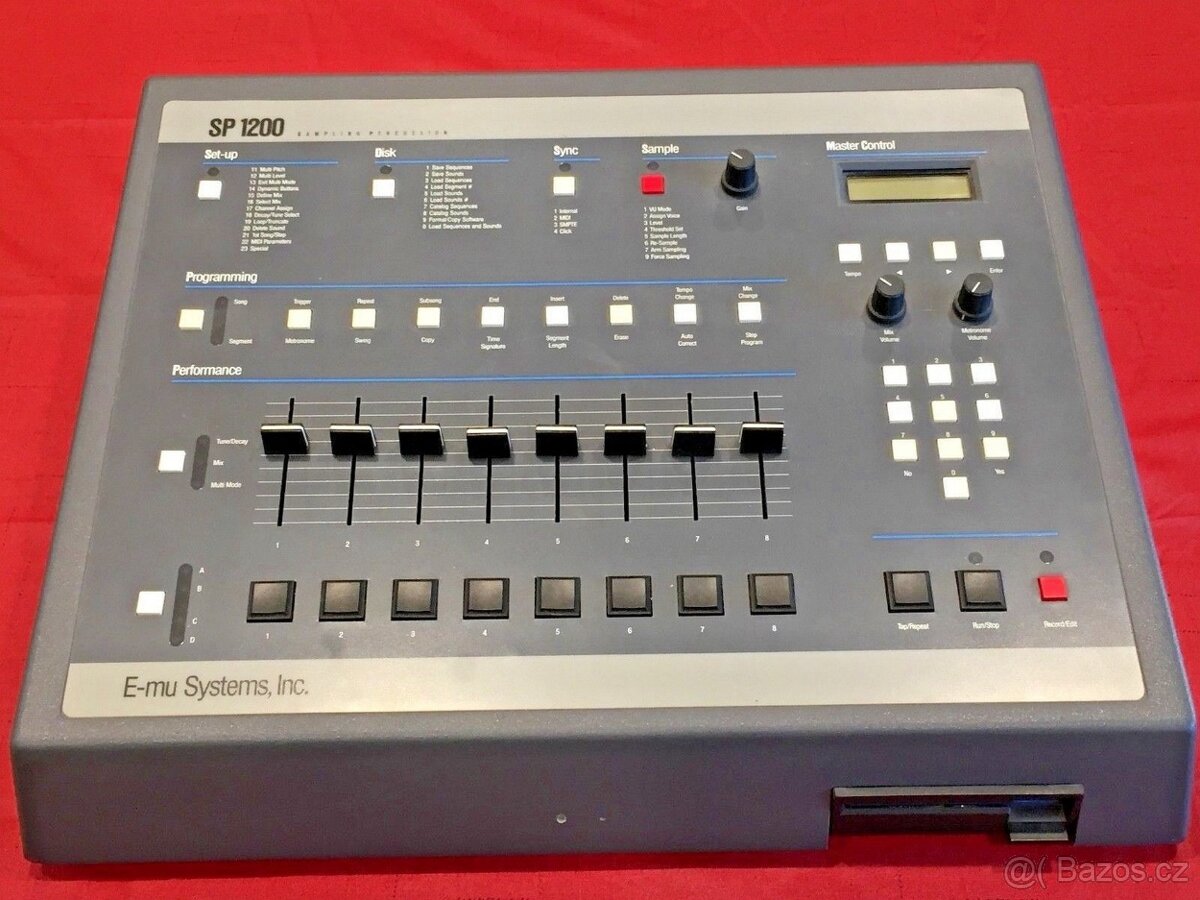 E-MU SP1200 Bicí automat, disky, manuál a válce Sluchátkový