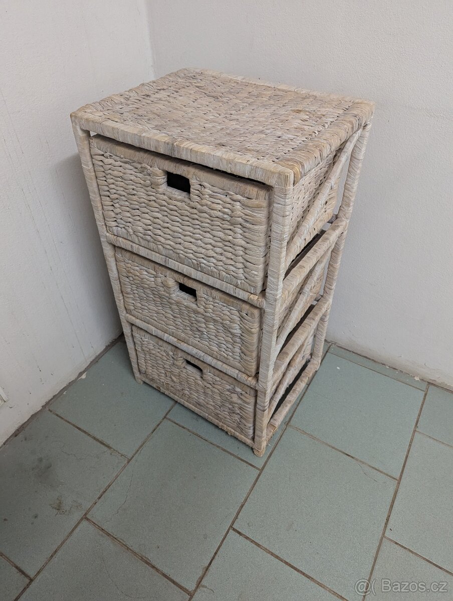 Skříň, ratanová skříňka, police