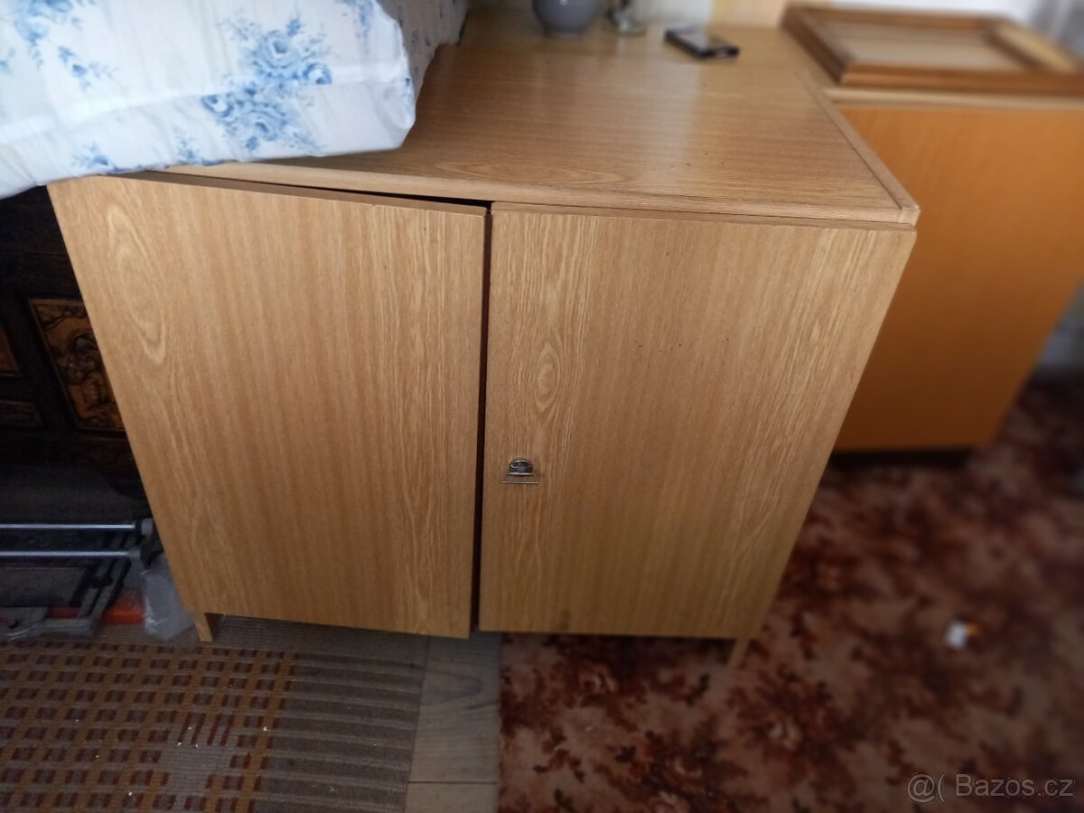 Menší skříňka / komoda