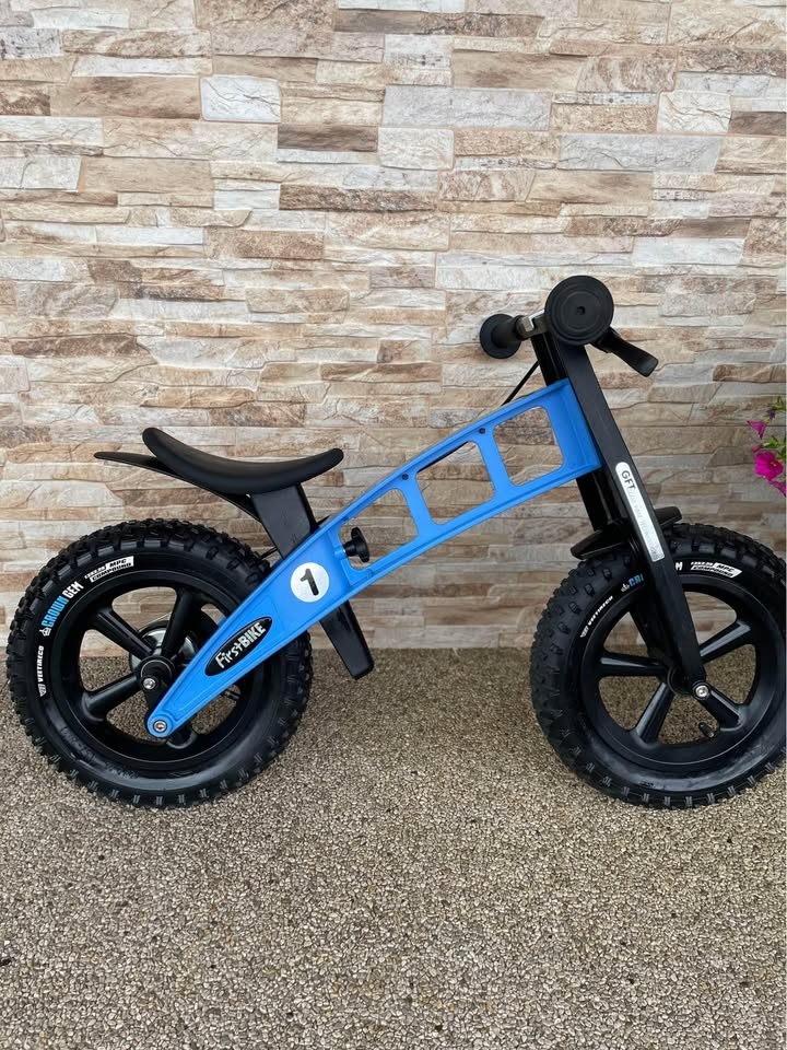 Prodám odrážedlo First Bike Fat Light Blue