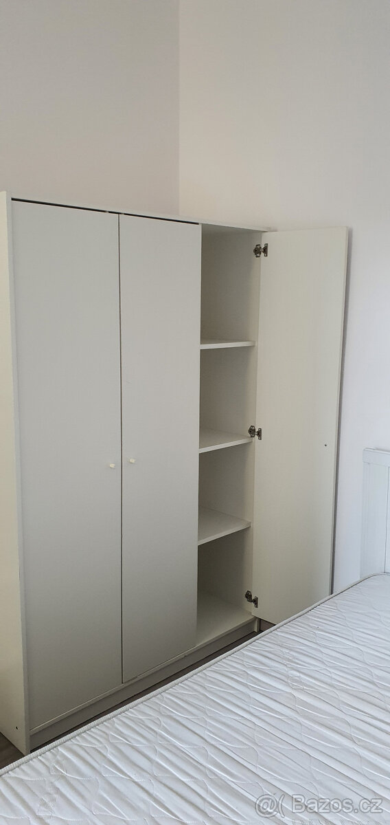 šatní skříň IKEA