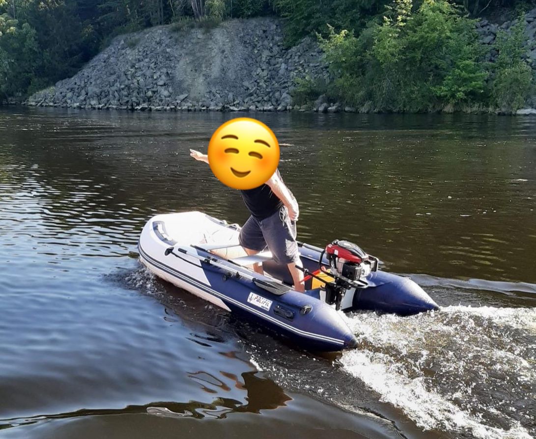 PRODÁM ČLUN S MOTOREM