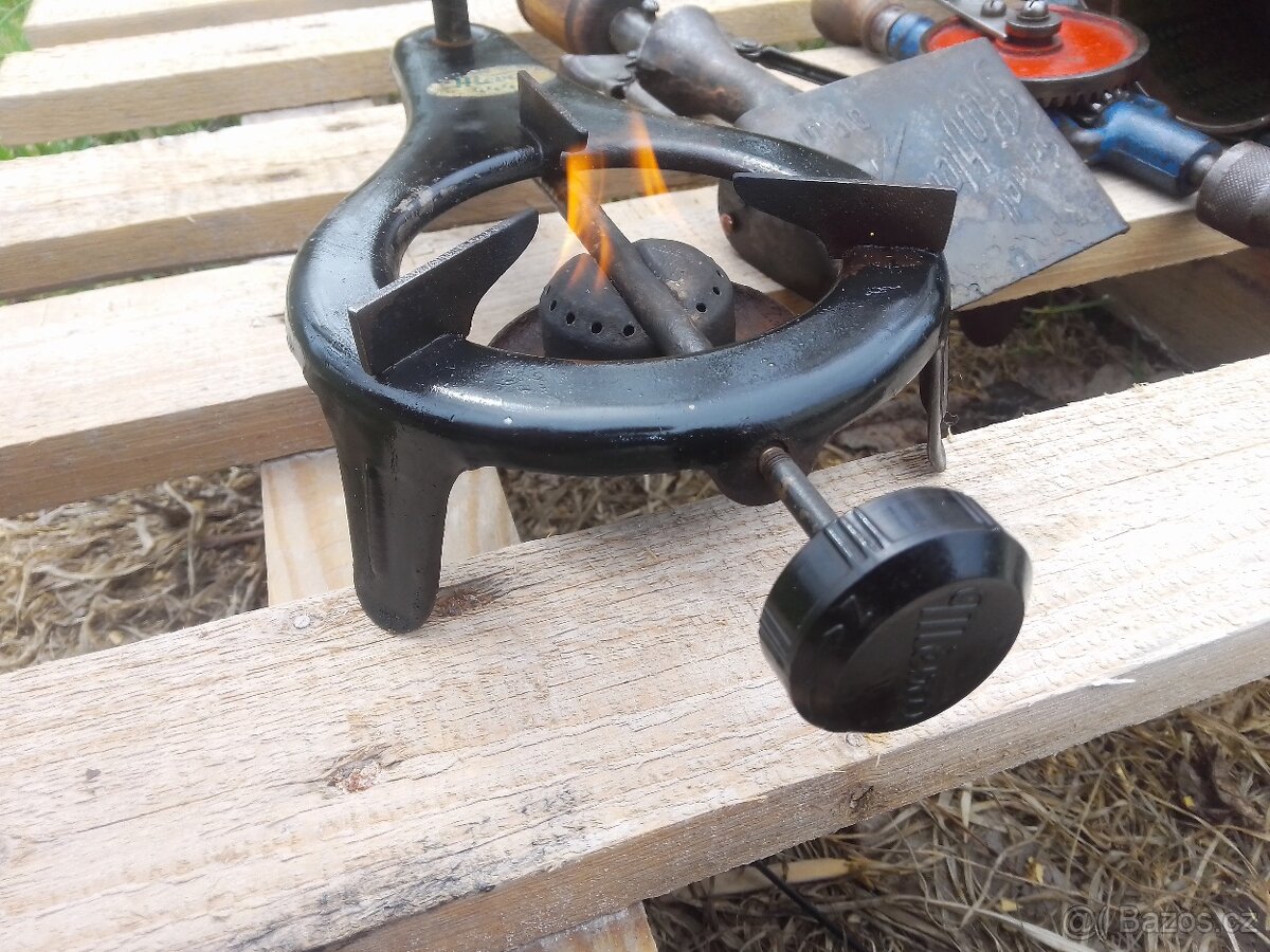 Staré Nářadí, vařič, mlýnek.