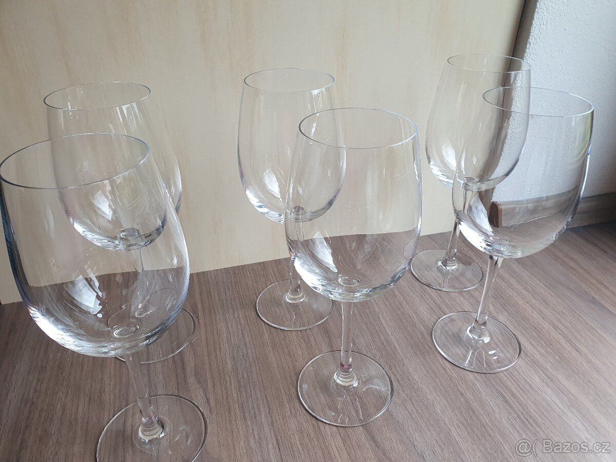skleničky na víno