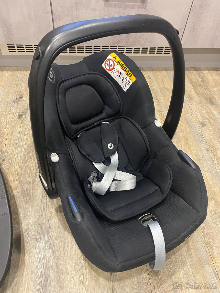 Autosedačka MaxiCosi se základnou