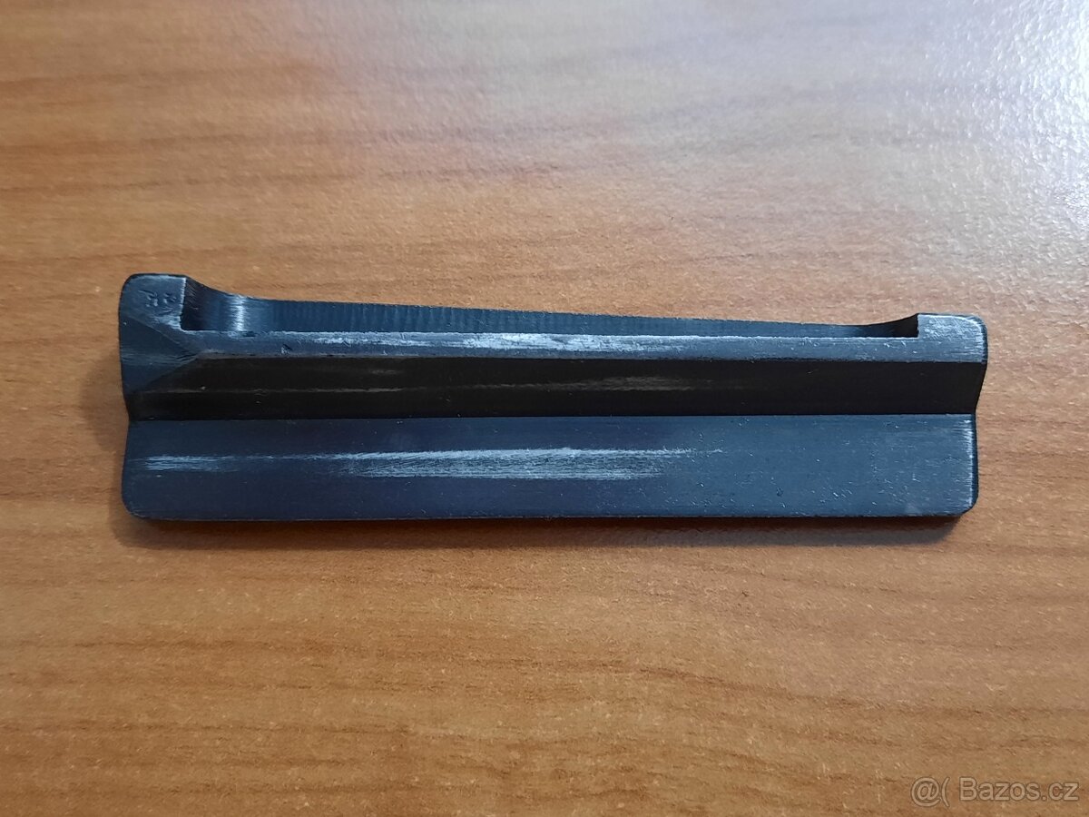 Podavač Mauser krátký