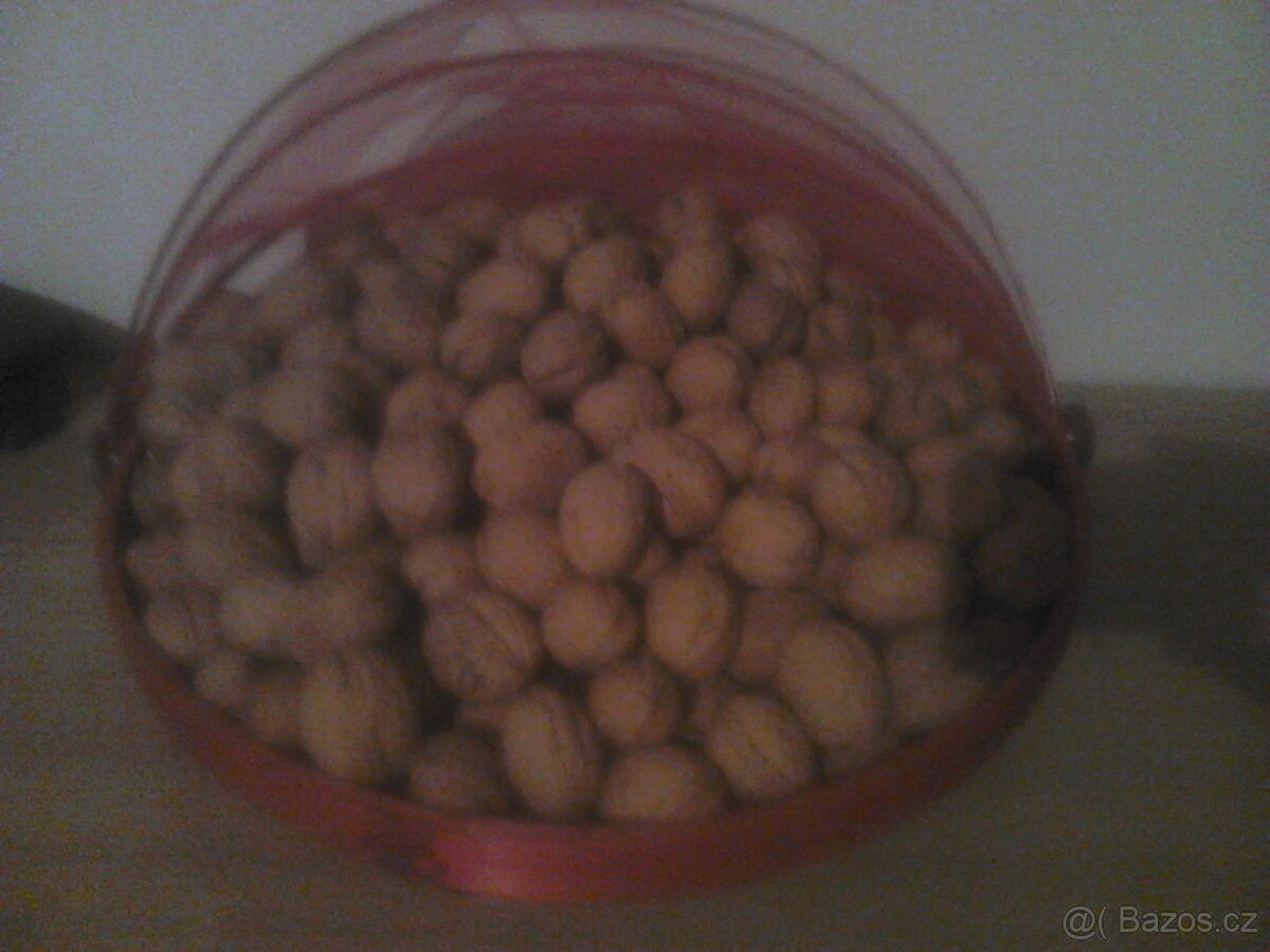 BIO vlašské ořechy s červenými jádry