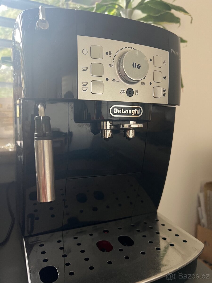 Kavovar DeLongi Magnifica S
