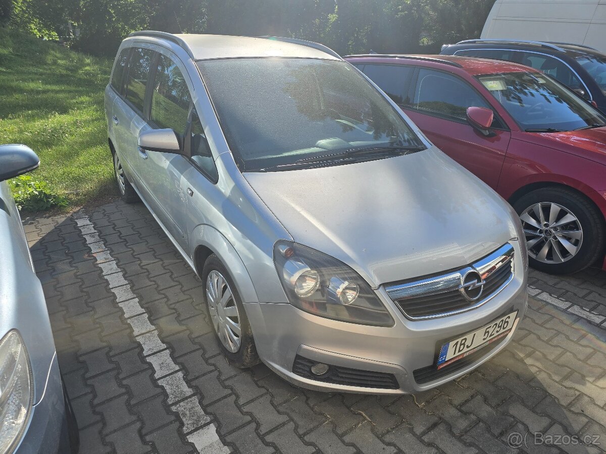 Opel Zafira B 1.6 16V (77 kW) | 7 míst |