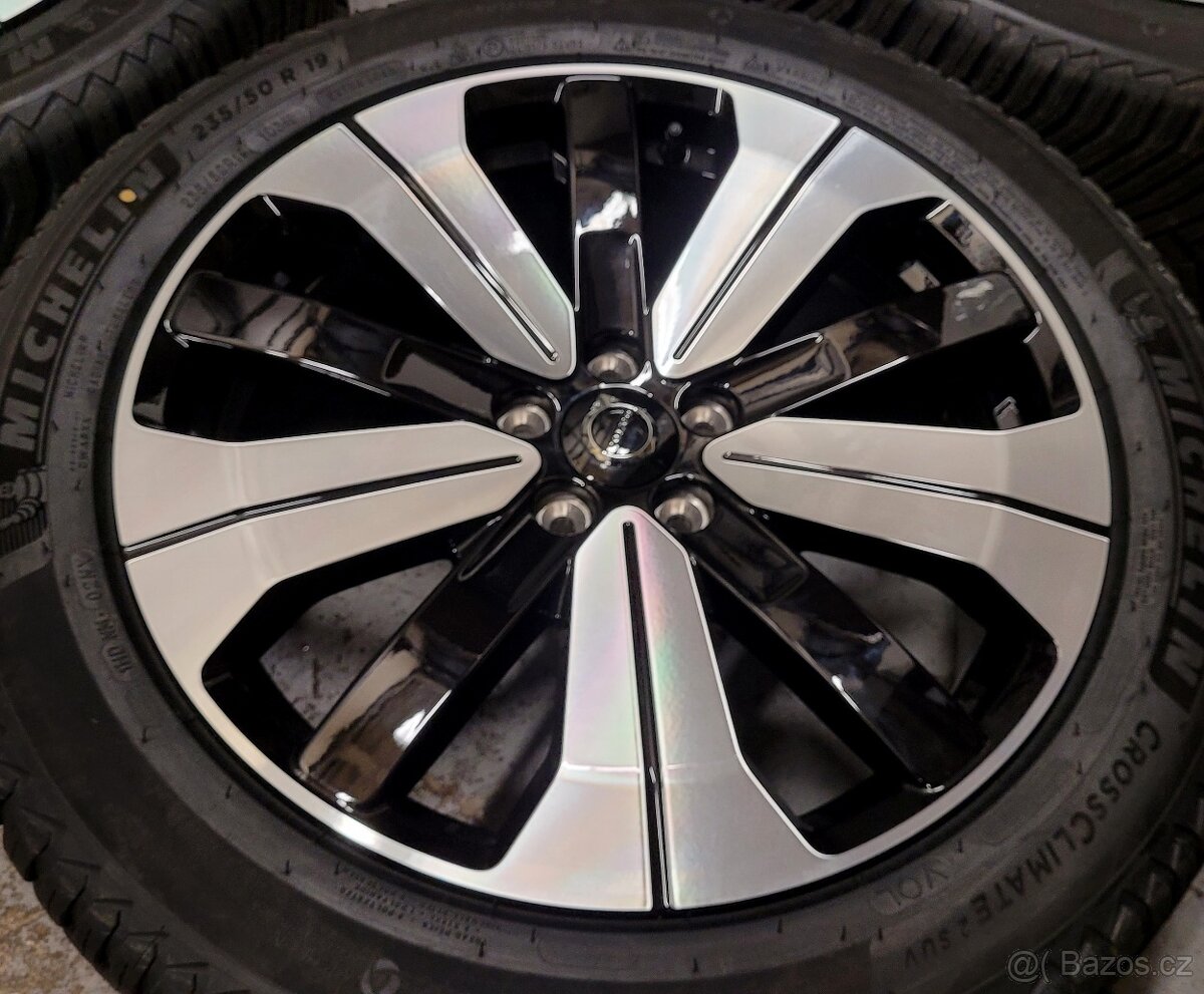 VOLVO C40 ,alu 19',celoční pneu Michelin, nové