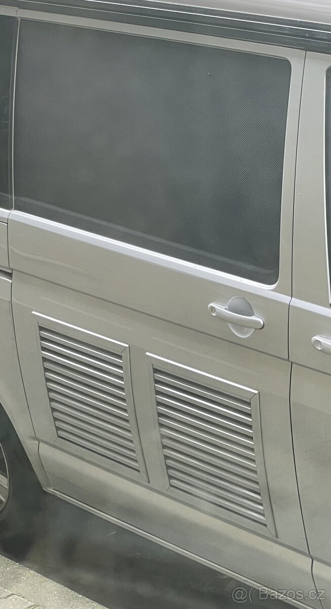 PRAVÉ posuvné DVEŘE na VW T5 T6 s oknem