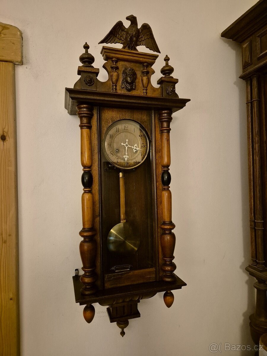 Starožitné nástěnné hodiny s orlem - funkční