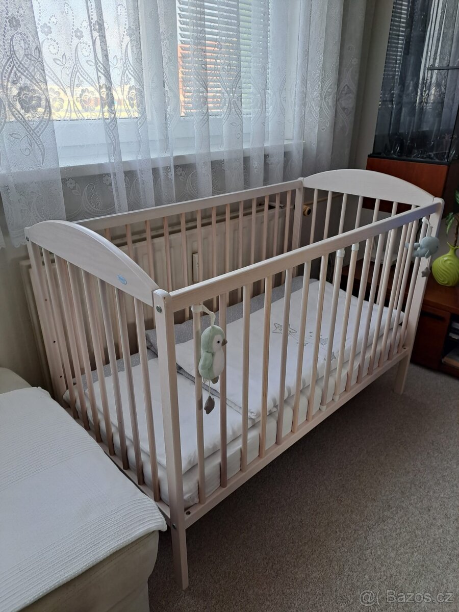 Dětská postýlka s matrací