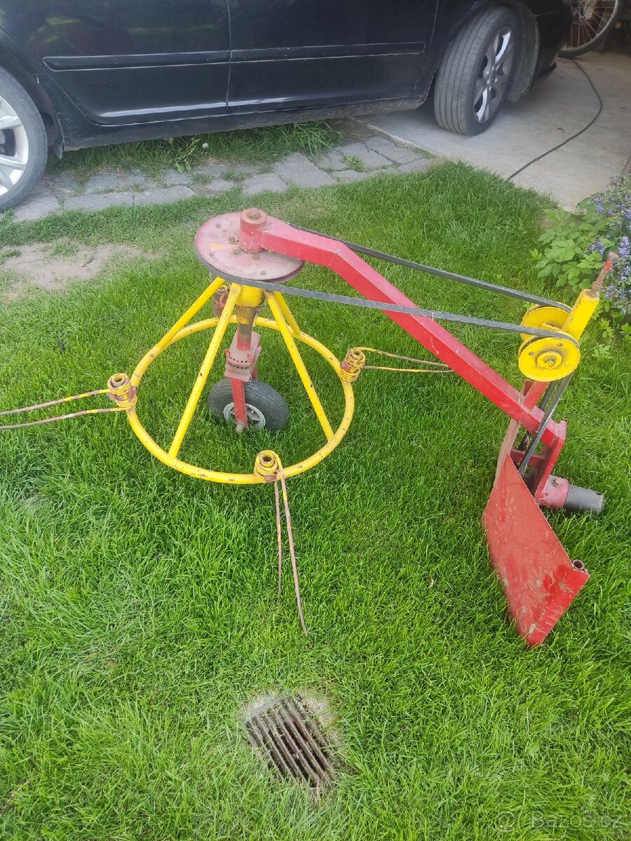 Obraceč sena MF 70