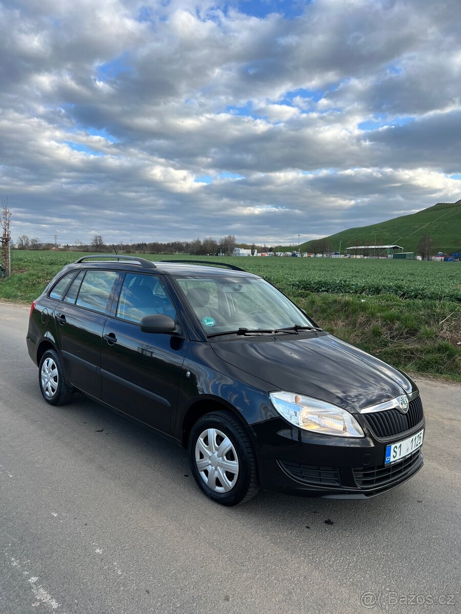 Škoda Fabia Combi 1.4 16V 63 kW r.v. 2012 Servisní kniha.