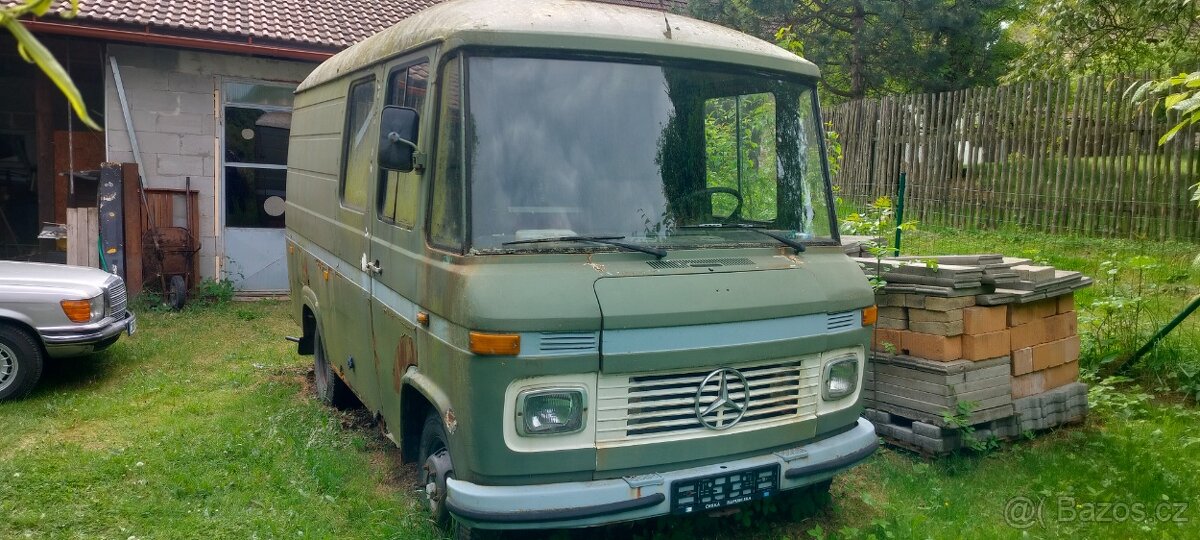 Mercedes 407
