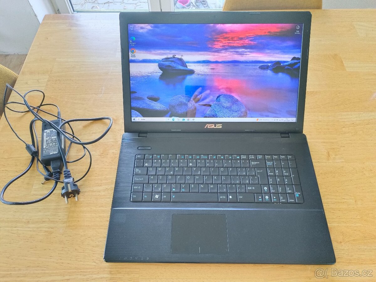 velký notebook 17,3", i5, 8GB paměť, SSD 120GB