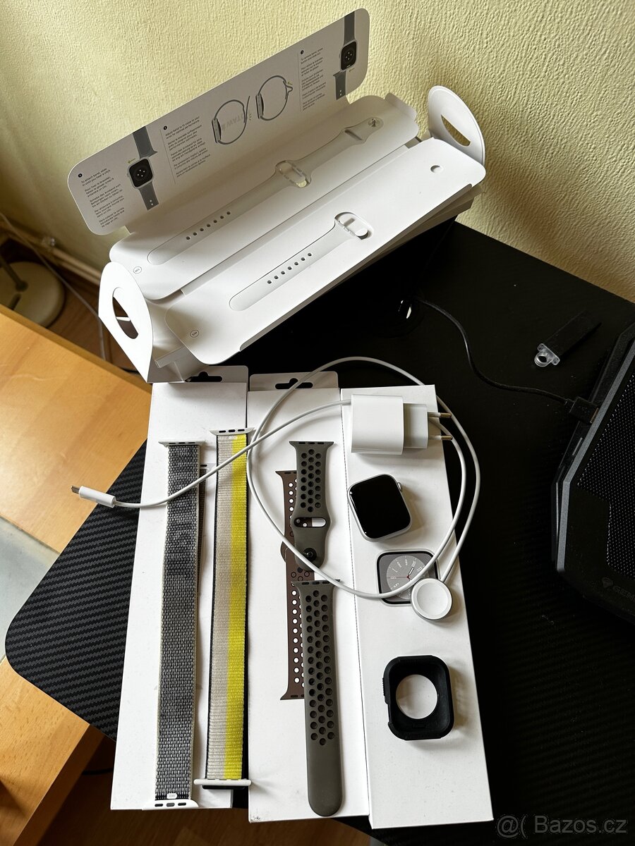 Apple Watch Series 8 45mm, Stříbrné