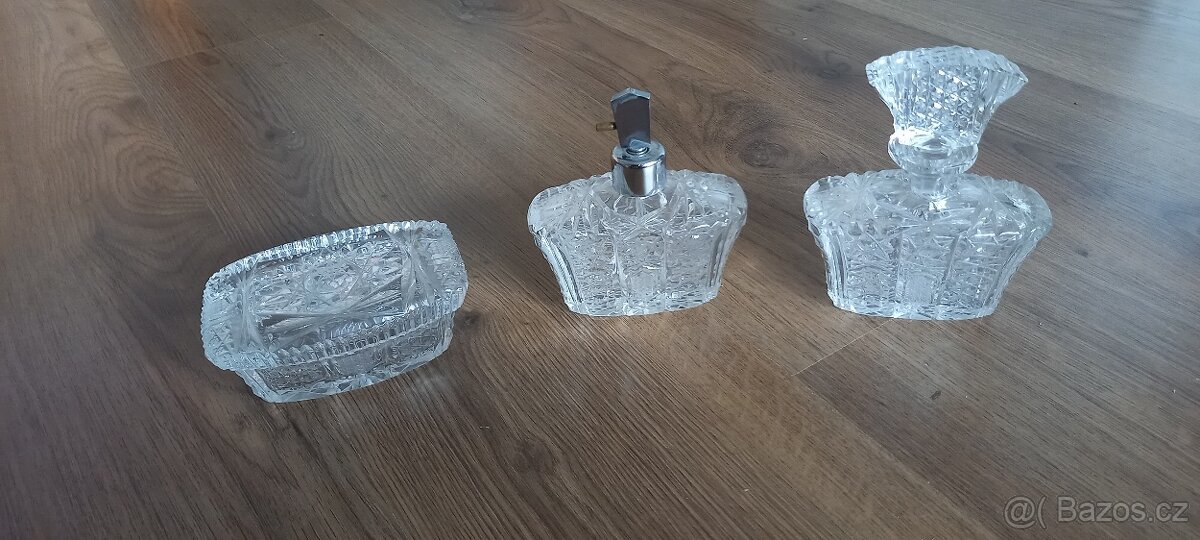 Broušené sklo toaletní sada