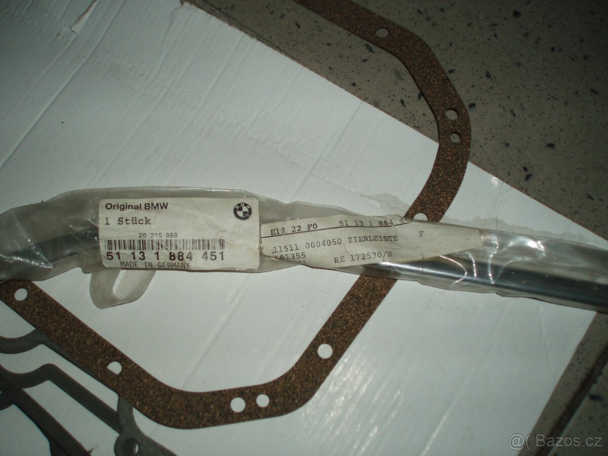 BMW E30 - filtrbox, hadice, znaky, střešní lišta - 6 vál