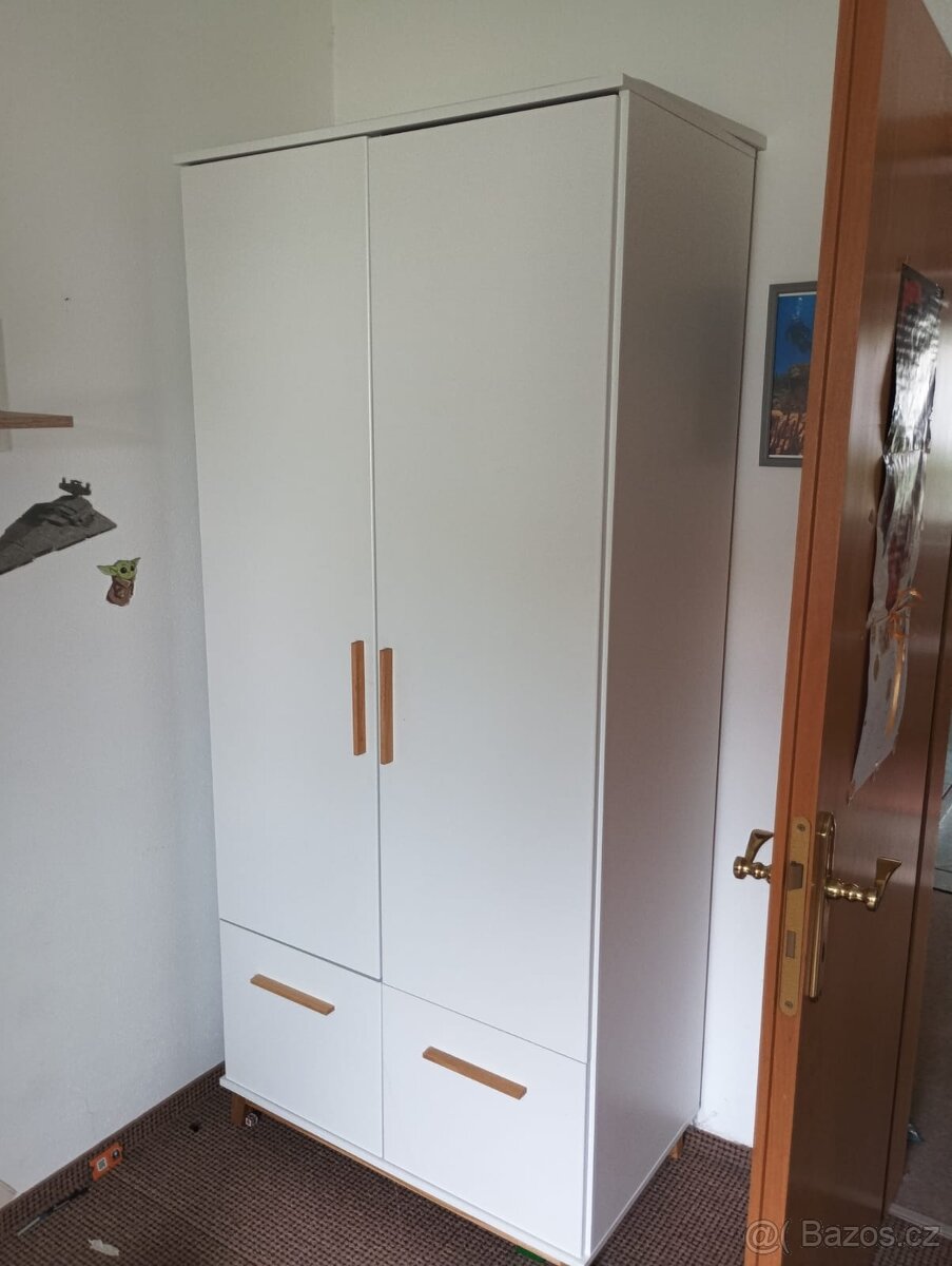 Šatni skříň ze šupliky
