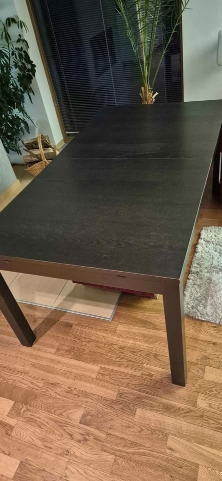 Velmi flexibilní rozkládací jídelní stůl černý (wenge)