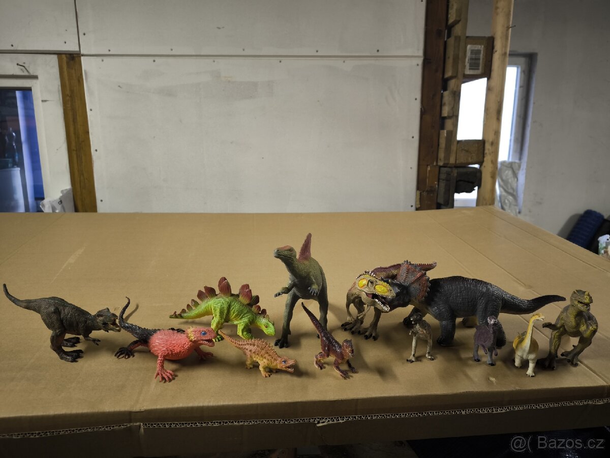 Prodám figurky Dinosaurů