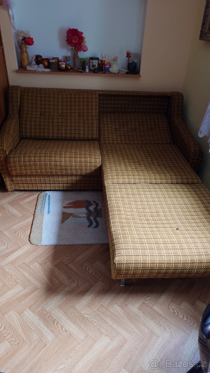 Rozkládací pohovka, gauč.