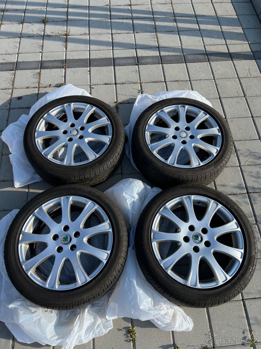 Originální ALU Škoda 5x112 R17 - Zánovní pneu Pirelli