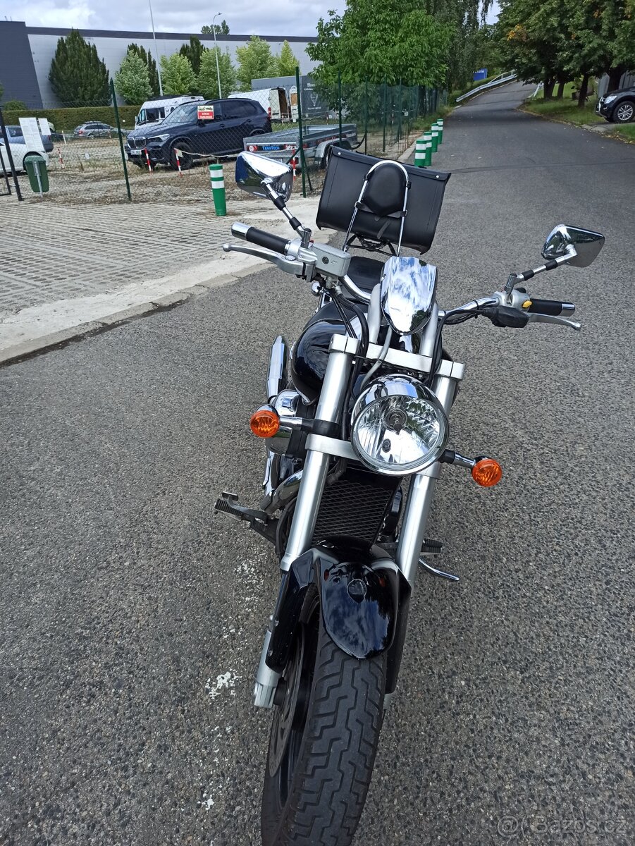 Suzuki Intruder m800.