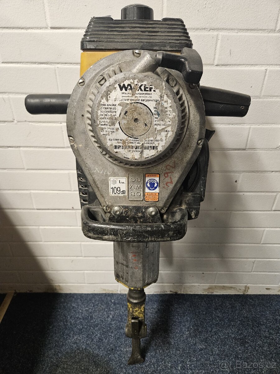 Benzínové bourací kladivo Wacker BH 23