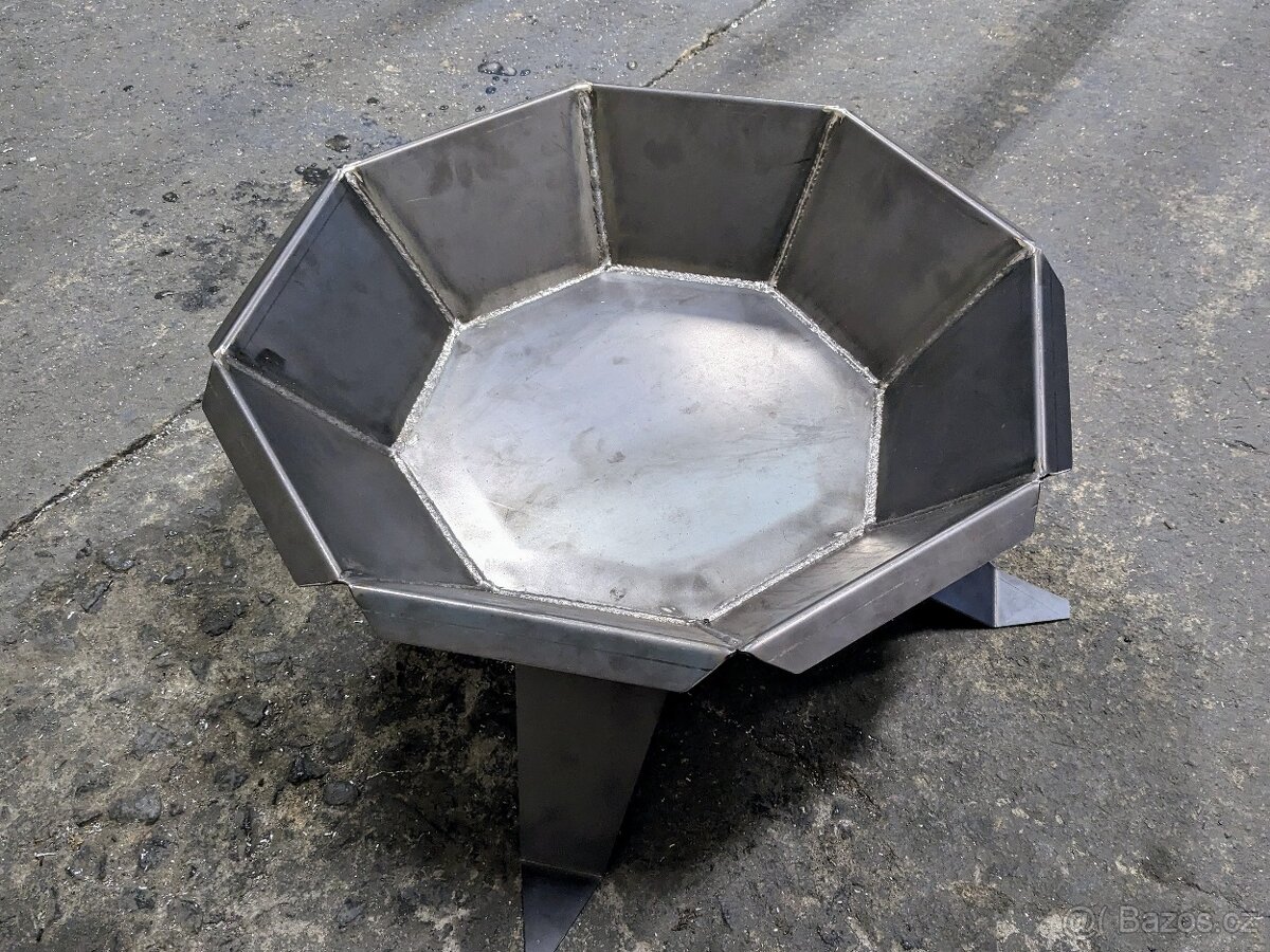 Přenosné ocelové ohniště