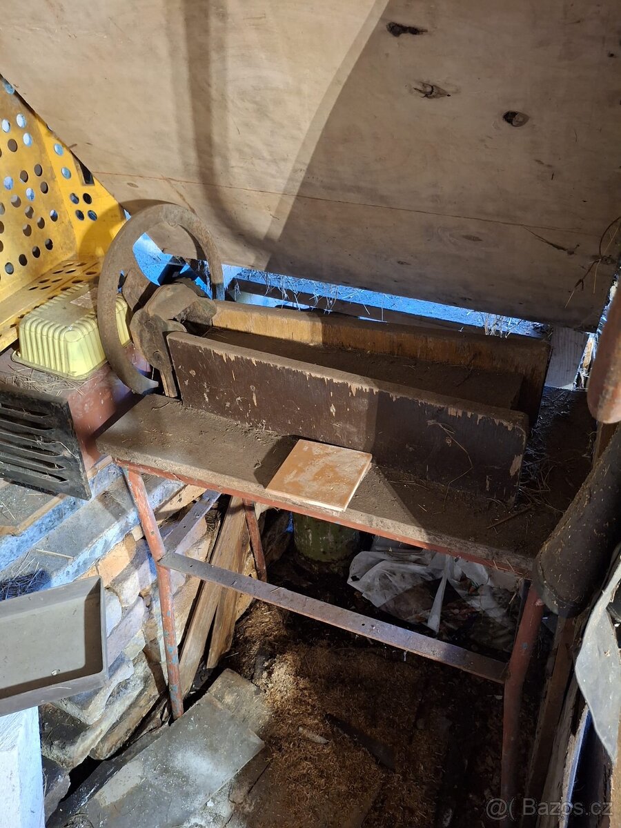 Ruční řezačka na kopřivy