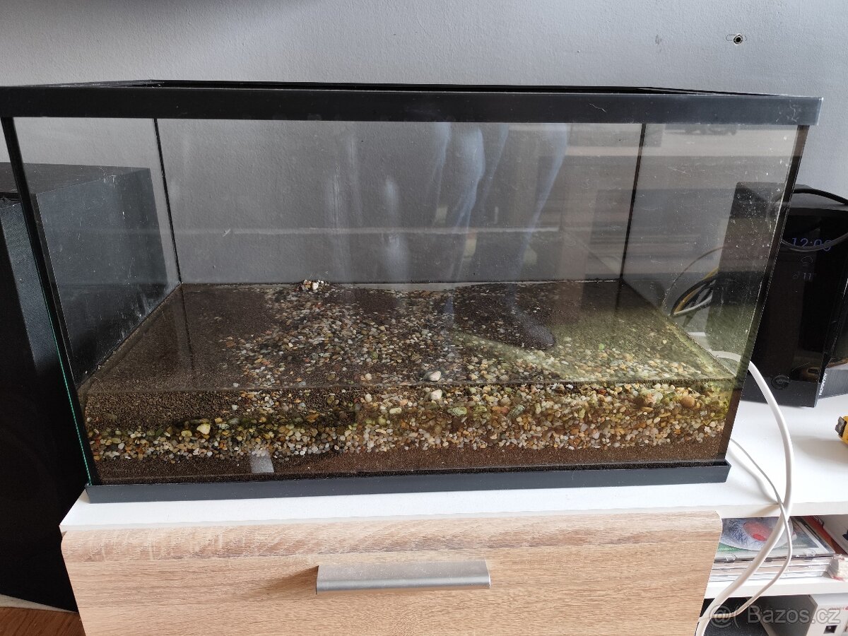 Prodám akvárium 63 l