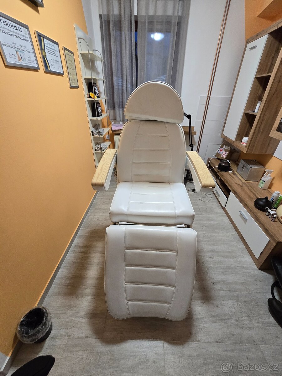 Elektrické Kosmetické křeslo  AKCE /lehátko 3 motory bílé