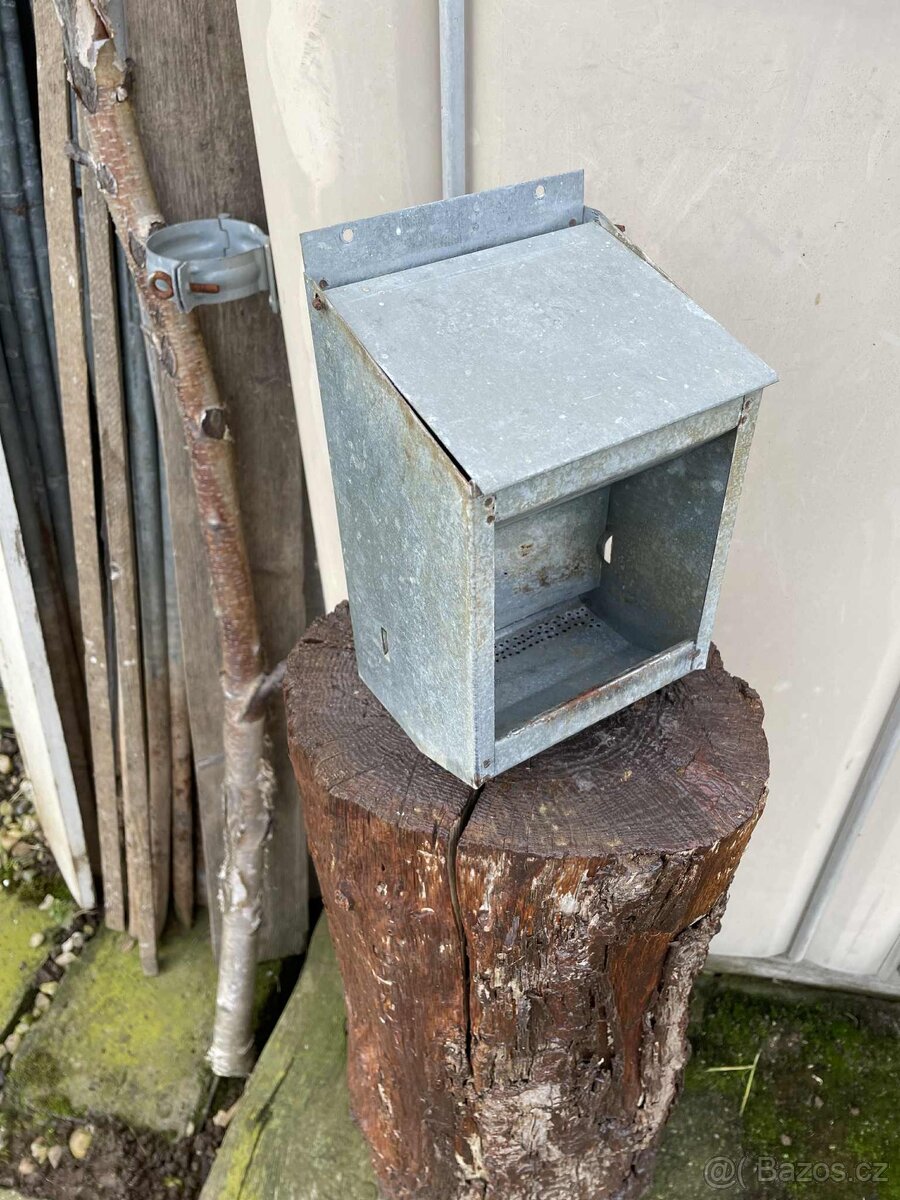 Zásobník krmítko pro králíky