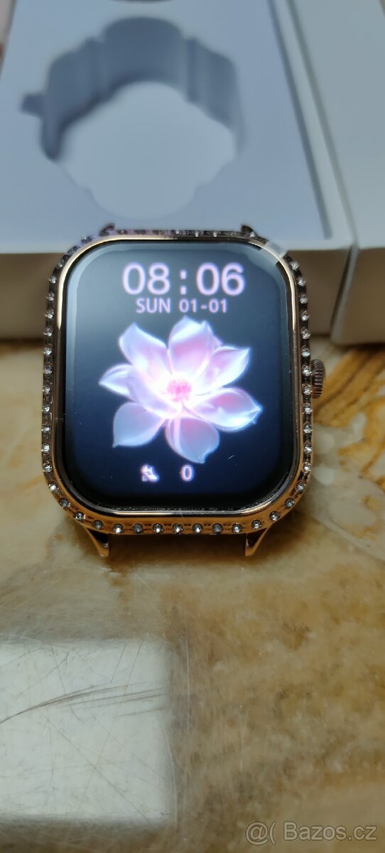 Dámské chytré hodinky zlaté barvy