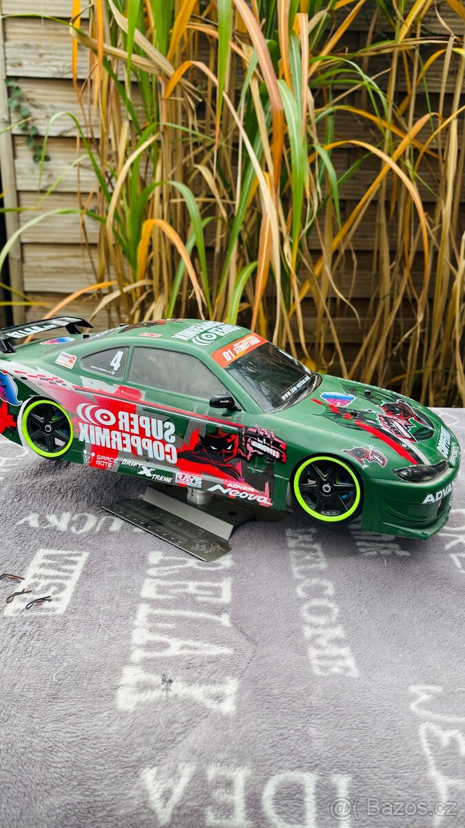 Prodám RC auta + spoustu náhradních dílů a doplňků